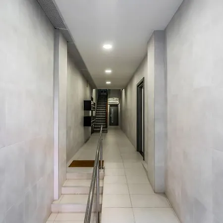 Arc De Triomf Base 4br For 5 Lift Appartement